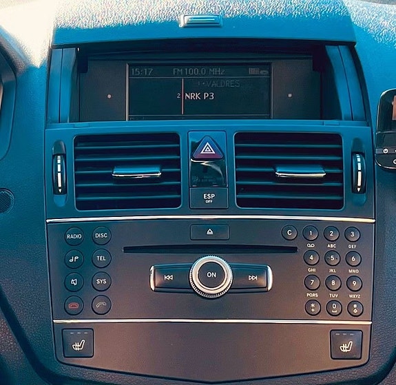 Mercedes-Benz C320 10 of 24
