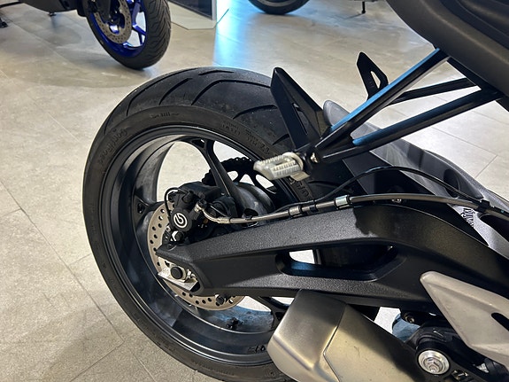 Triumph Street Triple 765 R med tankveske og velteklosser **SERVICE / GARANTI** 5 of 11
