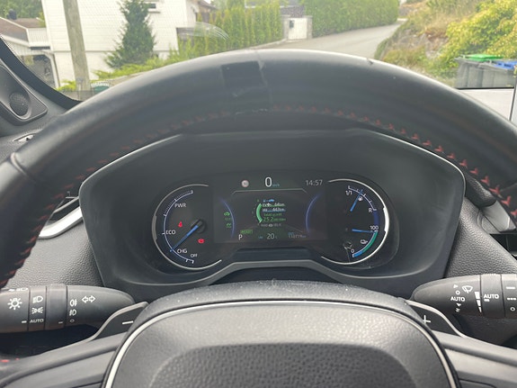 Toyota RAV4 Plug-in Hybrid 11 of 17