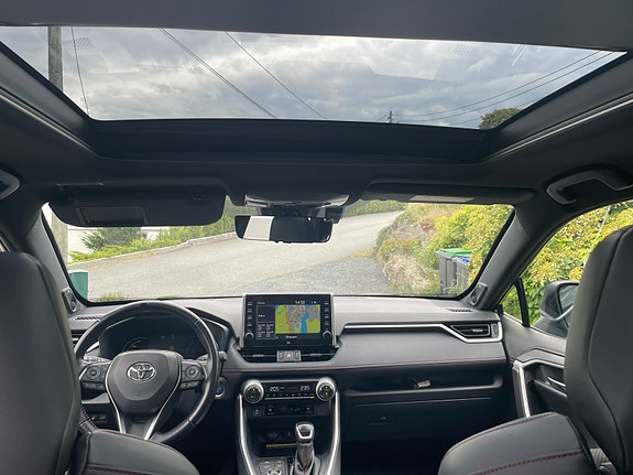 Toyota RAV4 Plug-in Hybrid 13 of 17