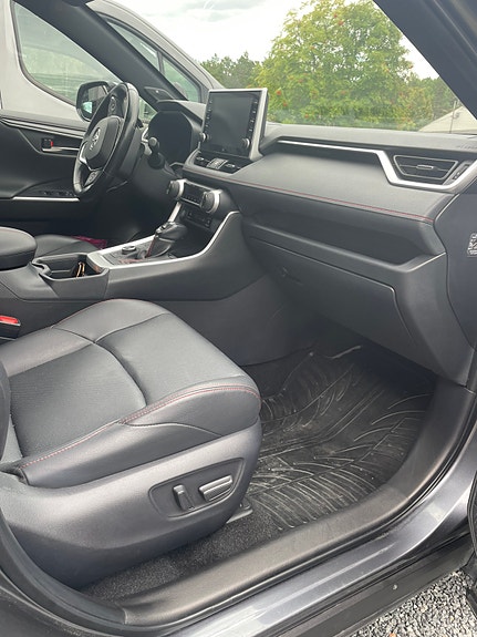 Toyota RAV4 Plug-in Hybrid 15 of 17