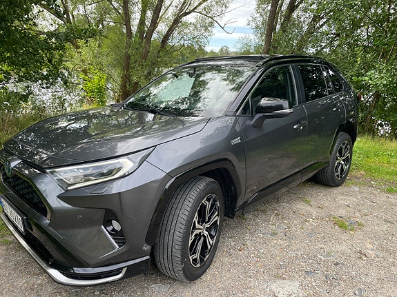 Toyota RAV4 Plug-in Hybrid 7 of 17