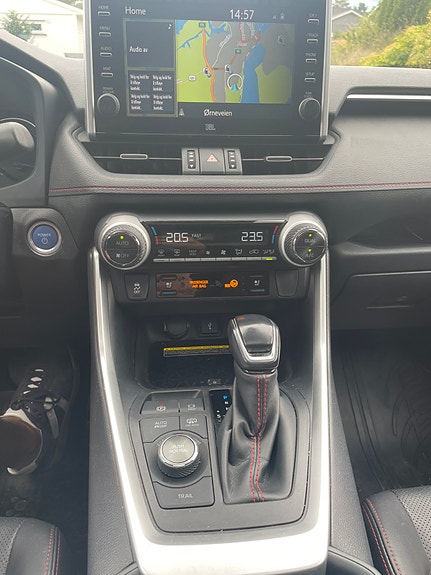 Toyota RAV4 Plug-in Hybrid 12 of 17