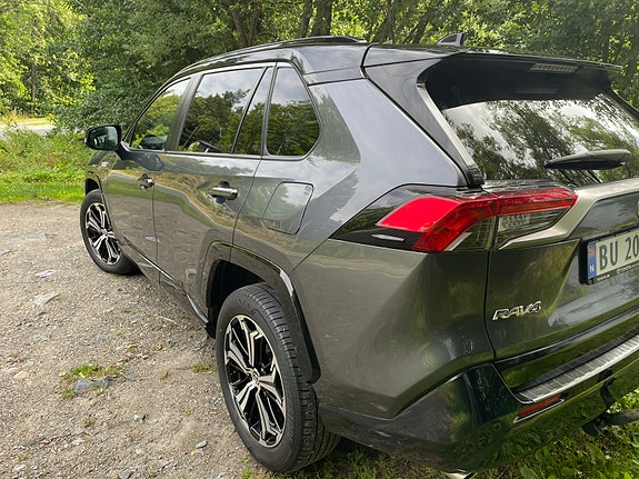 Toyota RAV4 Plug-in Hybrid 6 of 17