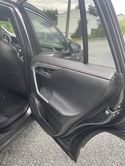 Toyota RAV4 Plug-in Hybrid 17 of 17