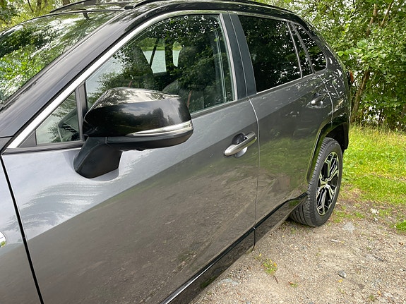 Toyota RAV4 Plug-in Hybrid 9 of 17