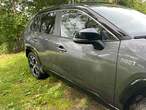 Toyota RAV4 Plug-in Hybrid 8 of 17