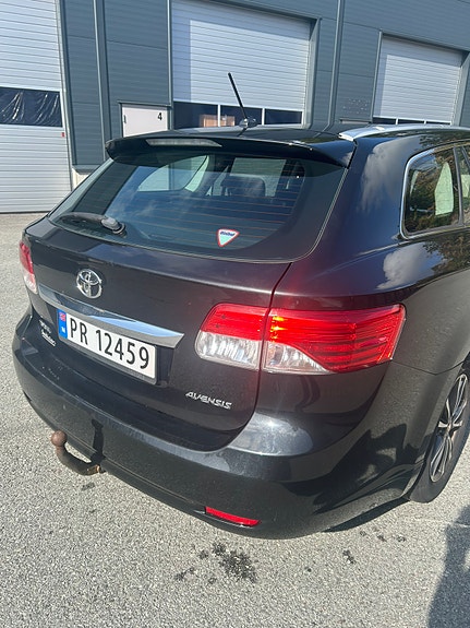 Toyota Avensis 10 of 30
