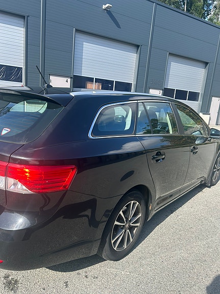 Toyota Avensis 11 of 30