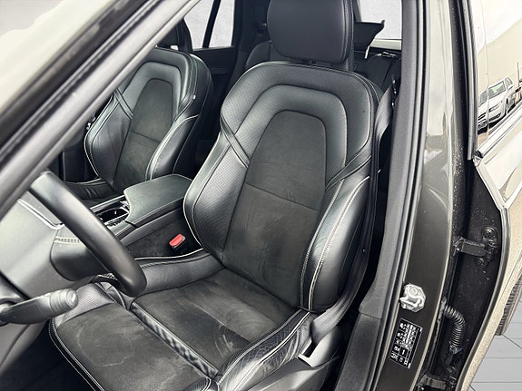 Volvo XC90 10 of 30