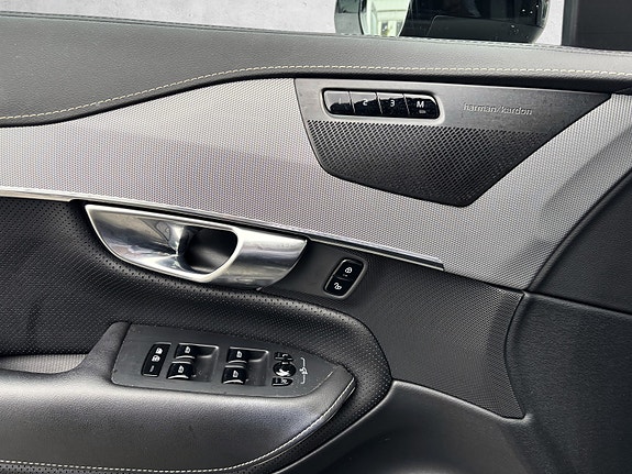 Volvo XC90 11 of 30
