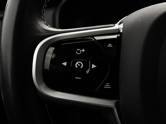 Volvo XC90 14 of 30