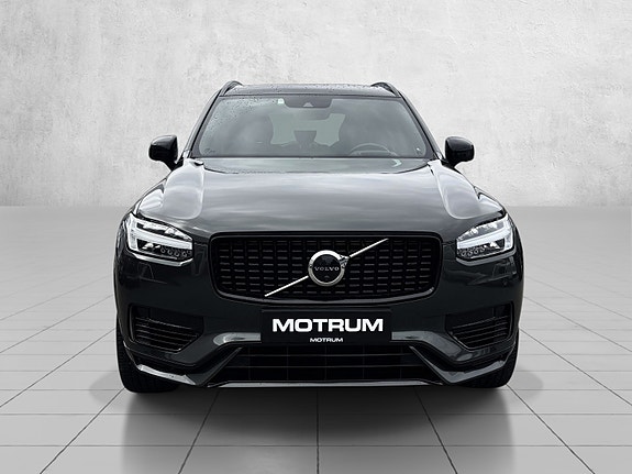 Volvo XC90 2 of 30