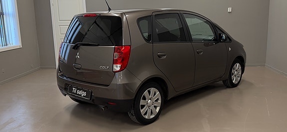 Mitsubishi Colt 7 of 15