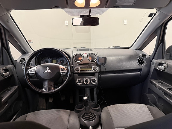 Mitsubishi Colt 9 of 15