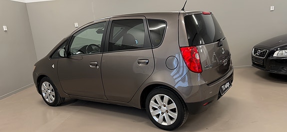 Mitsubishi Colt 8 of 15
