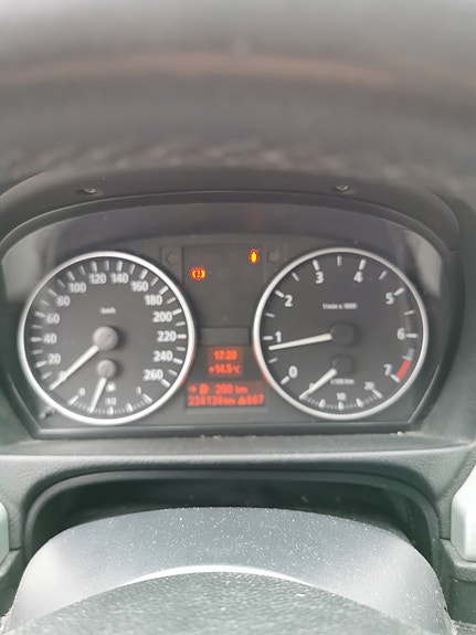 BMW 320i 10 of 12