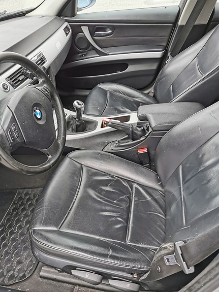 BMW 320i 11 of 12