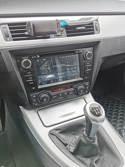 BMW 320i 9 of 12