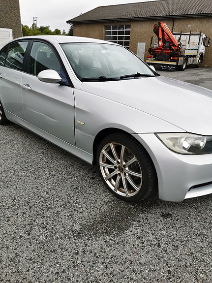 BMW 320i 5 of 12