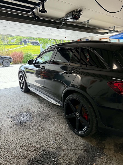 Mercedes-Benz GLC300 e 6 of 12