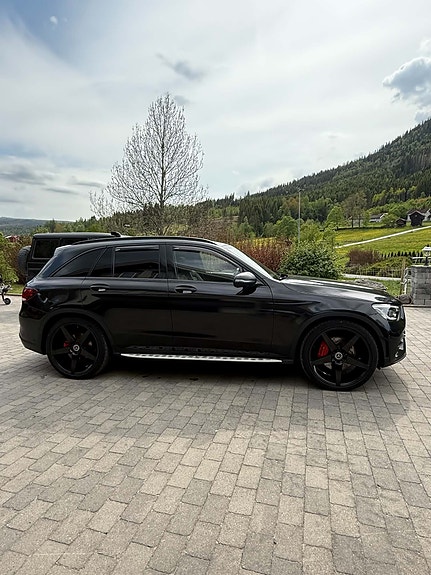 Mercedes-Benz GLC300 e 2 of 12