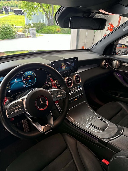 Mercedes-Benz GLC300 e 7 of 12