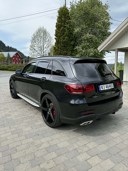 Mercedes-Benz GLC300 e 3 of 12