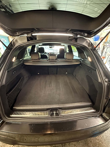 Mercedes-Benz GLC300 e 11 of 12