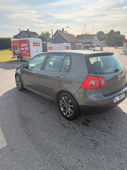 Volkswagen Golf V 3 of 12