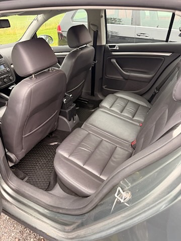 Volkswagen Golf V 9 of 12