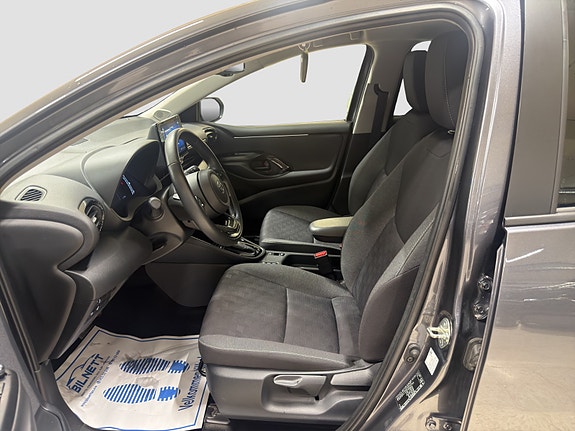 Toyota Yaris 13 of 26