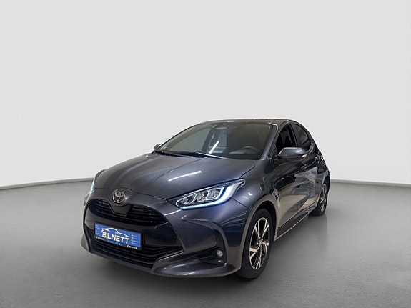 Toyota Yaris 2 of 26
