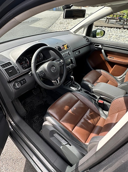 Volkswagen Touran 8 of 24