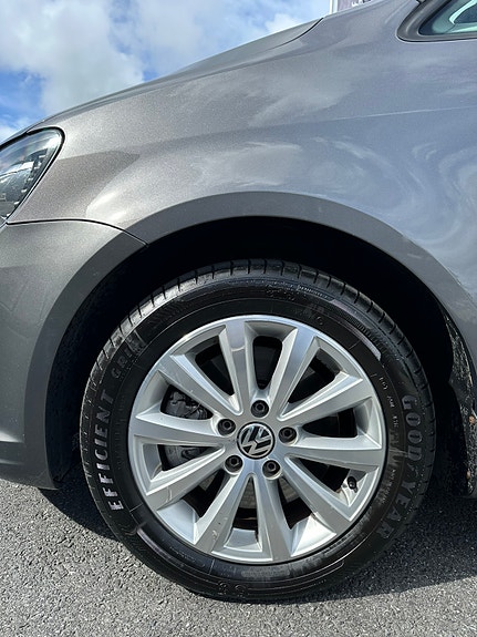 Volkswagen Touran 7 of 24