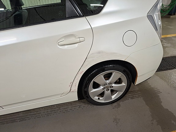 Toyota Prius 7 of 24