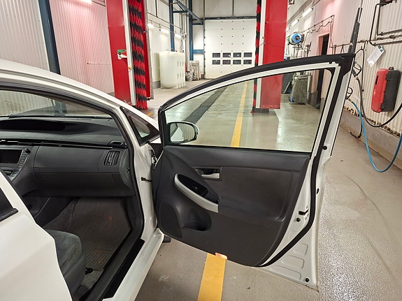Toyota Prius 21 of 24