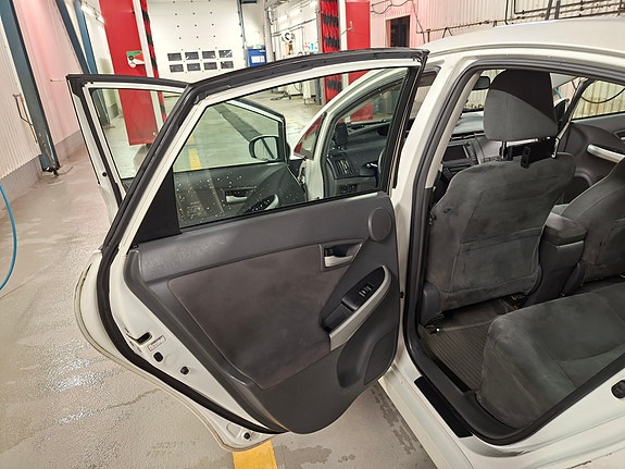 Toyota Prius 24 of 24
