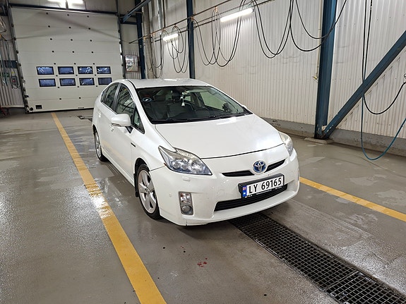 Toyota Prius 2 of 24
