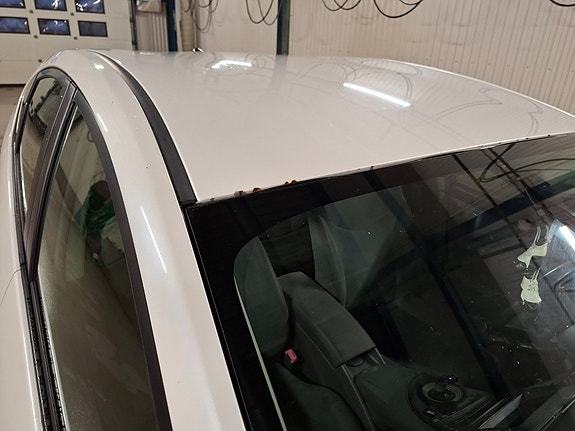 Toyota Prius 8 of 24