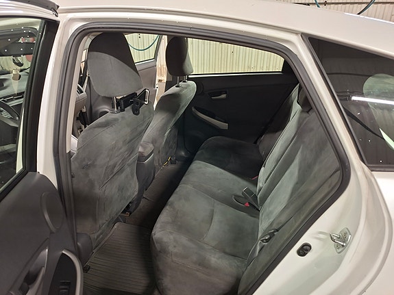 Toyota Prius 15 of 24