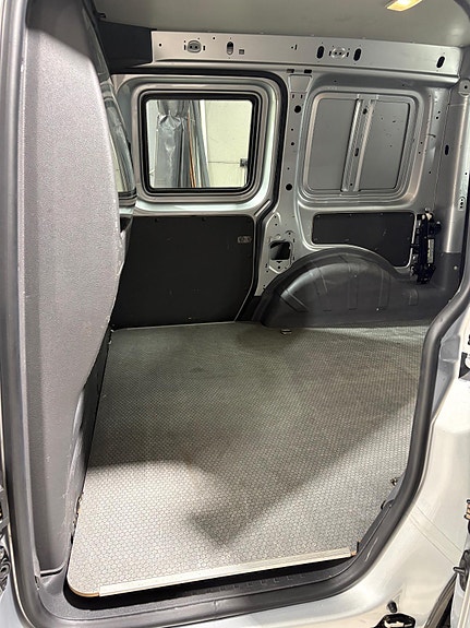 Volkswagen Caddy 18 of 22