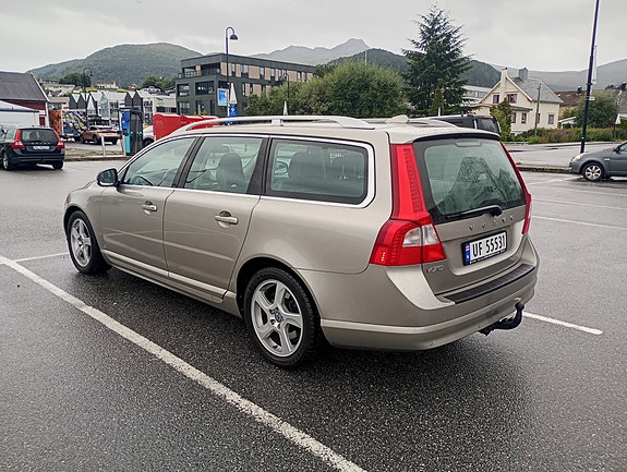Volvo V70 3 of 15