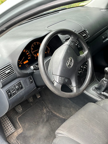 Toyota Avensis 7 of 7