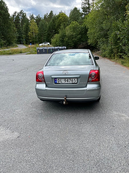 Toyota Avensis 4 of 7