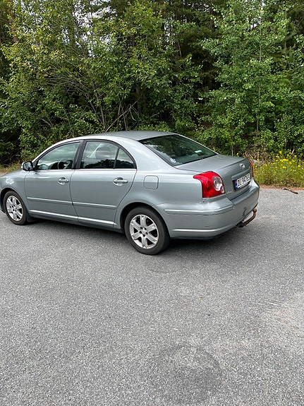 Toyota Avensis 3 of 7