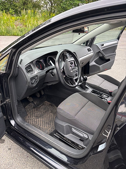 Volkswagen Golf VII 8 of 25