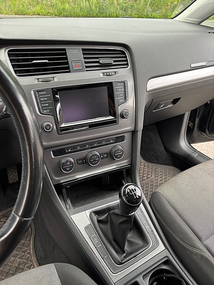 Volkswagen Golf VII 9 of 25