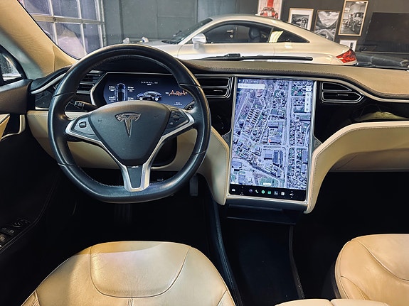 Tesla Model S 13 of 30