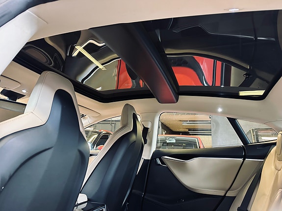 Tesla Model S 29 of 30
